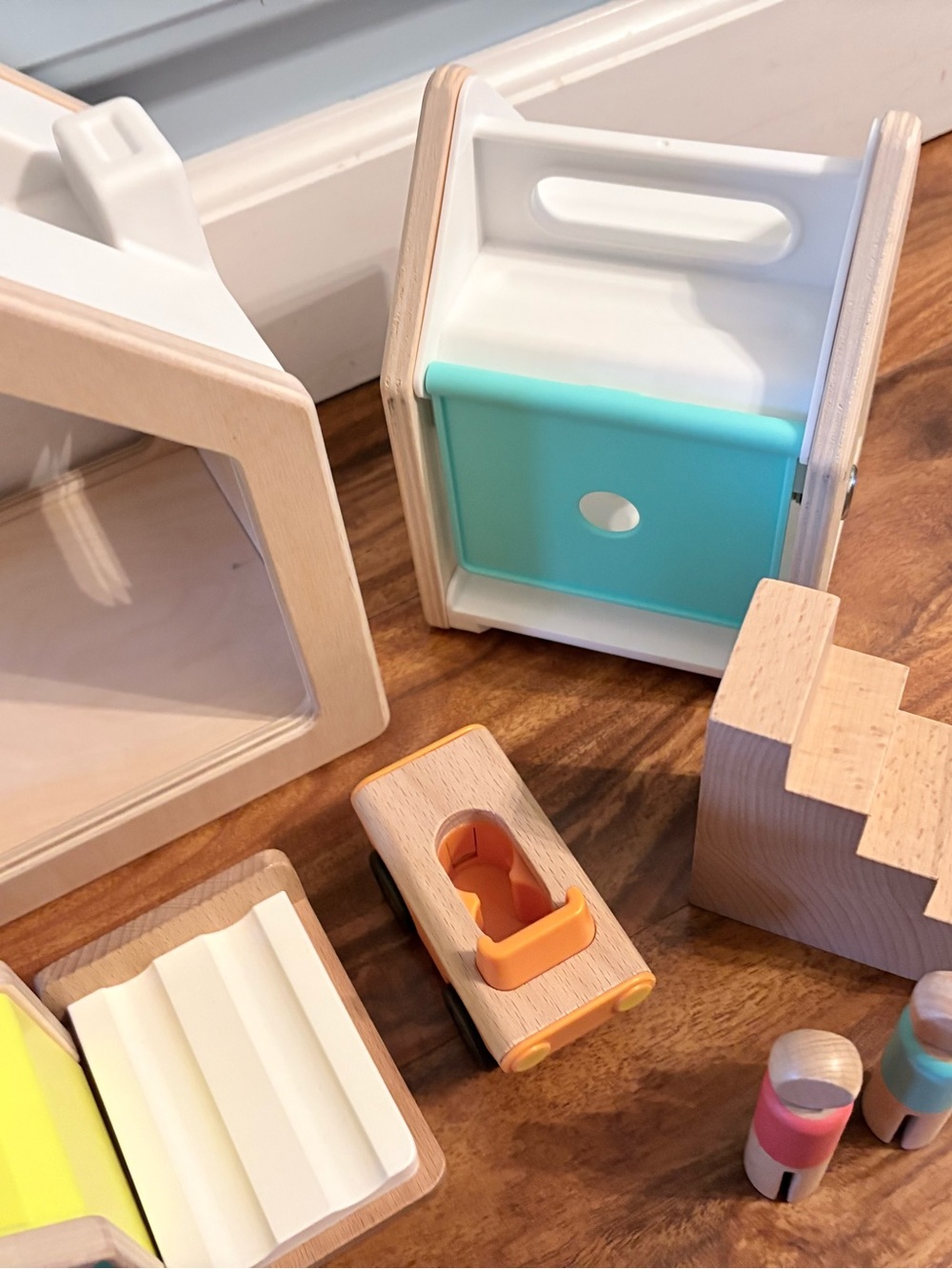 Lovevery Modular House & Camper Set Key 2 Wooden People Observer Play Kit - Picture 4 of 14